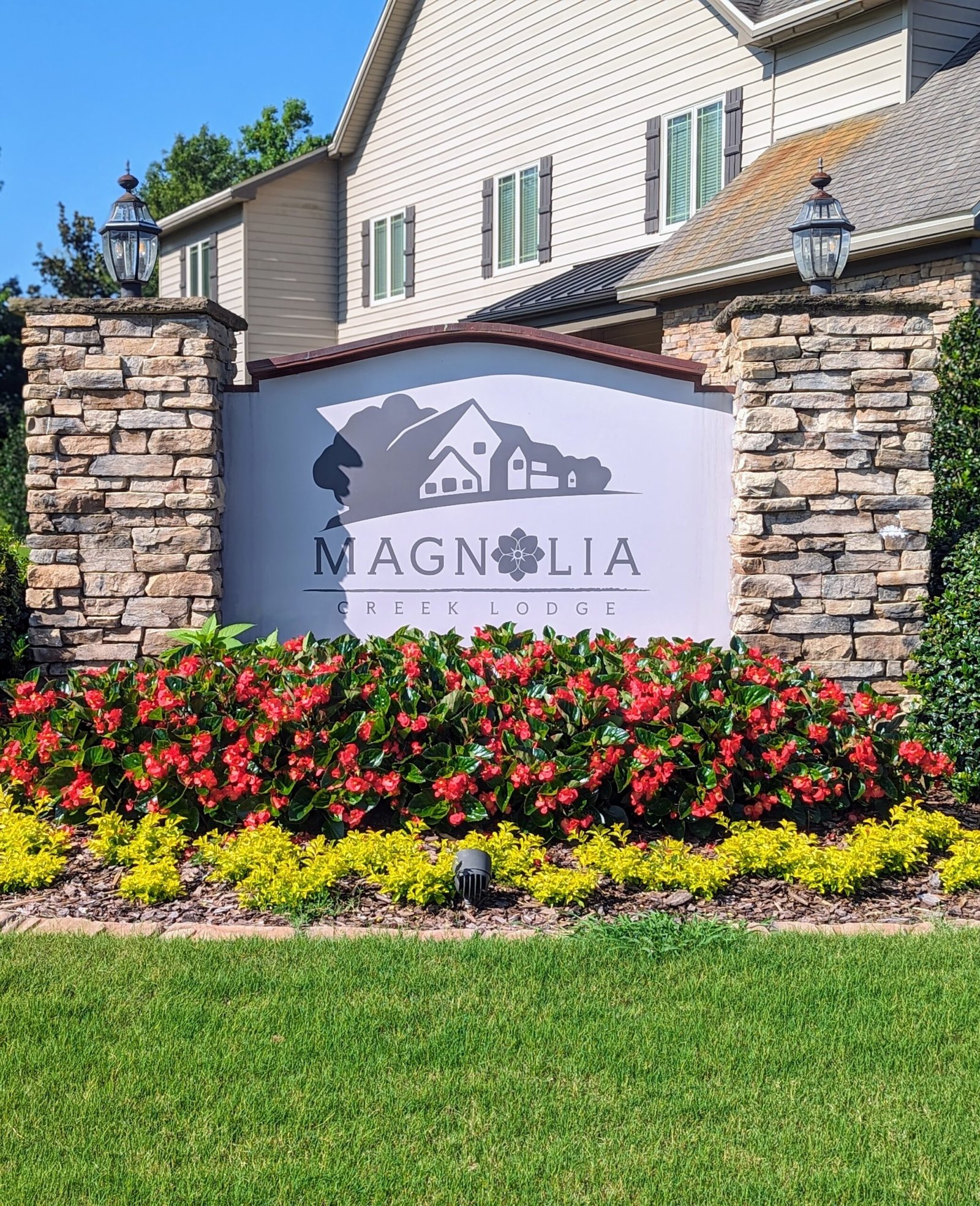 Magnolia Creek Lodge entrance
